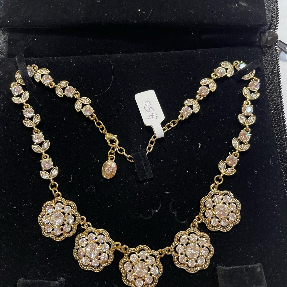 Elegant Gold and diamond Floral Necklace